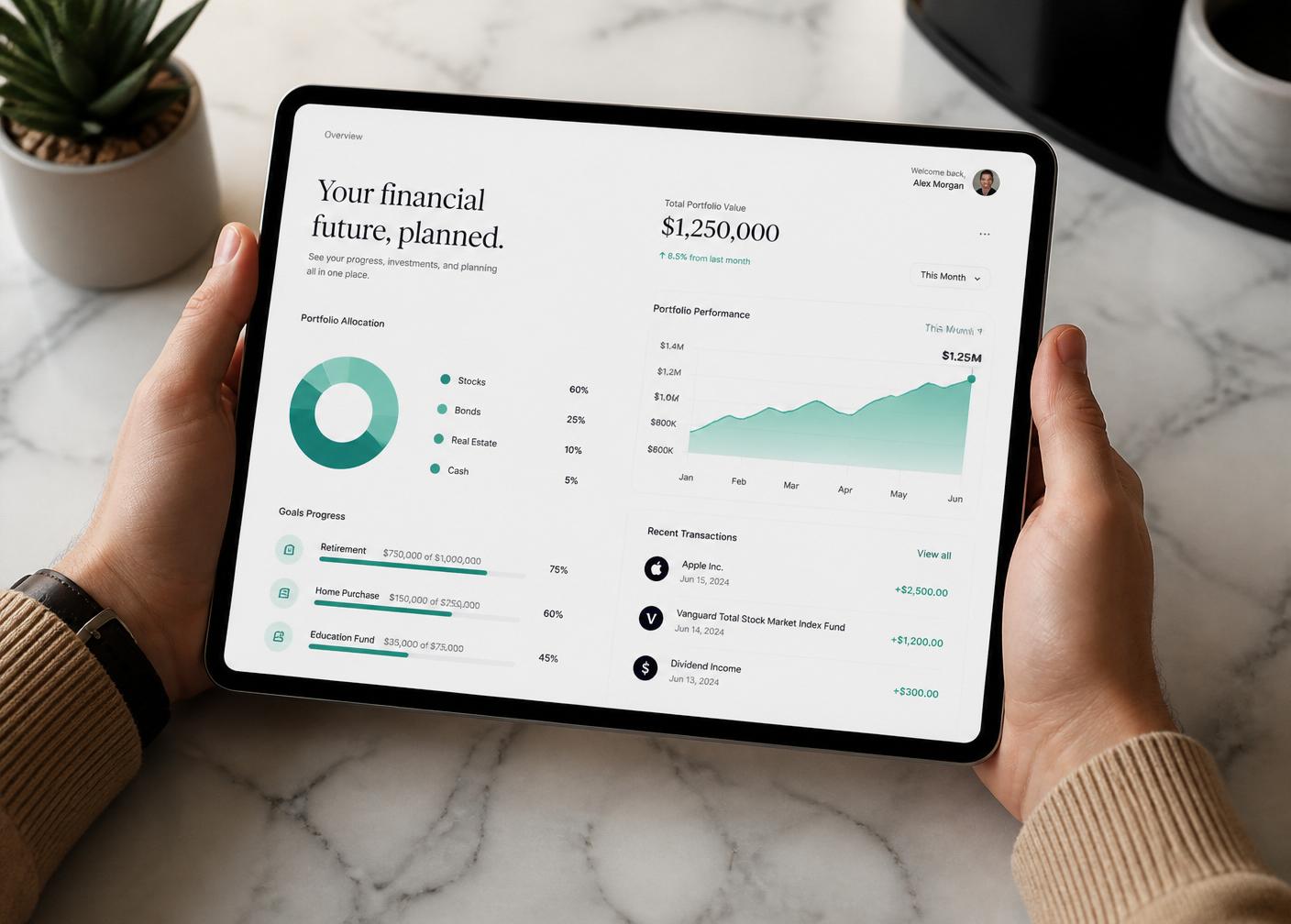 Blick auf ein Tablet mit dem persönlichen Finanzplan